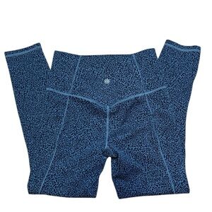 Athleta Salutation Stash Pocket II Crop Leggings XS Textured Blue Leopard Print